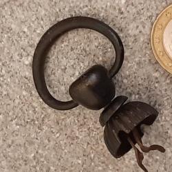 Crochet pour casque ou armure de samourai authentique et d'origine. Pi&egrave;ce tr&egrave;s rare.