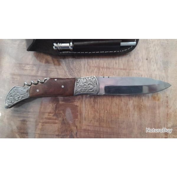 Couteau pliant avec �tui.