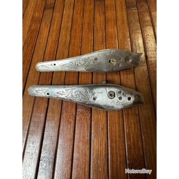 PAIRE DE PLATINE GRAV�E AU M�ME NUM�RO