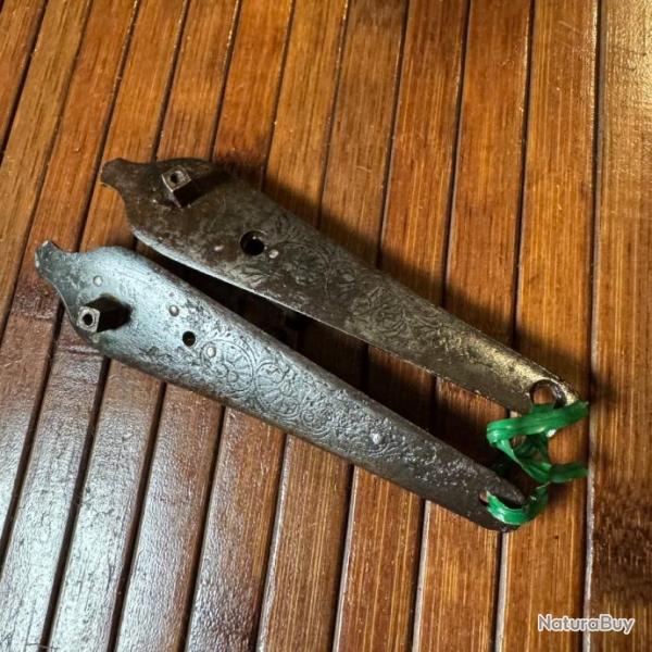 PAIRE DE PLATINE GRAV�E A NETTOYER