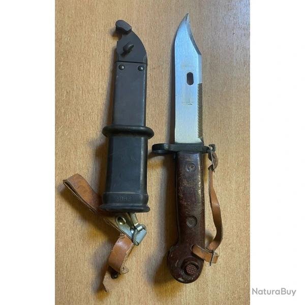 BA�ONNETTE RUSSE AKM POIGN�E BRUNE - Militaria