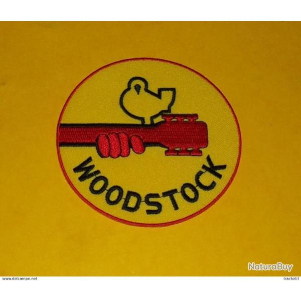 TISSU PATCH  : WOODSTOCK , DIAMETRE 9CM , BON ETAT VOIR PHOTOS . POUR TOUT RENSEIGNEMENT ME CONTACT