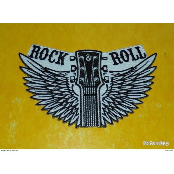 TISSU PATCH :  ROCK & ROLL , DIAMETRE 9CM , BON ETAT VOIR PHOTOS . POUR TOUT RENSEIGNEMENT ME CO