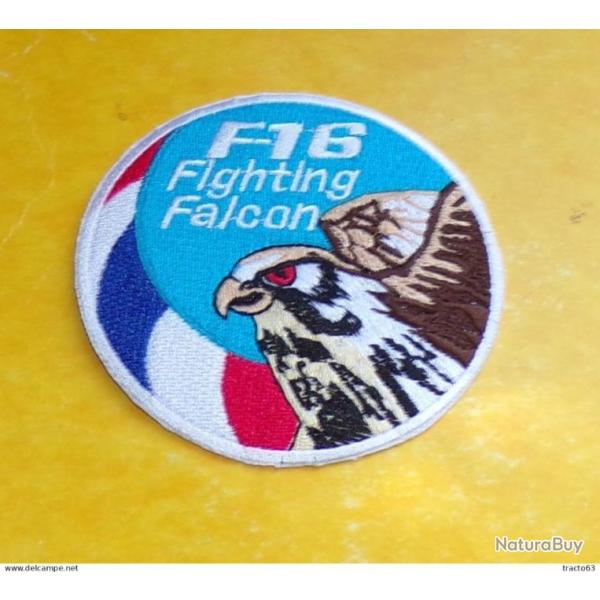 TISSU PATCH :� F-16 FIGHTING FALCON��, DIAMETRE 9�CM , BON ETAT VOIR PHOTOS . POUR TOUT RENSEIGNEMEN