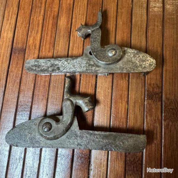 PAIRE DE PLATINE GRAV�E A PERCUSSION SIGN�E BORNETTE A LYON