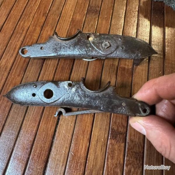 PAIRE DE PLATINE SIGN�E NICOLAS DENOJEAN A M�CON