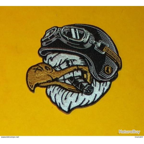 TISSU PATCH : MOTARD TETE D'AIGLE AVEC CASQUE , DIAMETRE9CM , BON ETAT VOIR PHOTO . POUR TOUT R