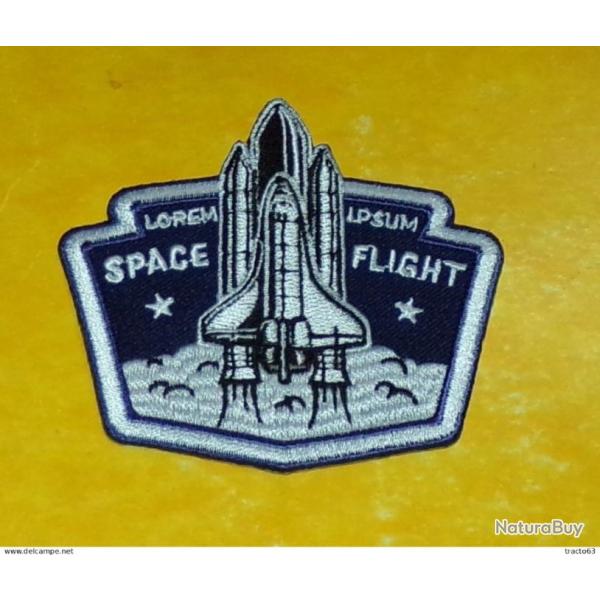 TISSU PATCH :� SPACE FLIGHT , LOREM IPSUM , HAUTEUR��8�CM , BON ETAT VOIR PHOTOS . POUR TOUT RENSEIG