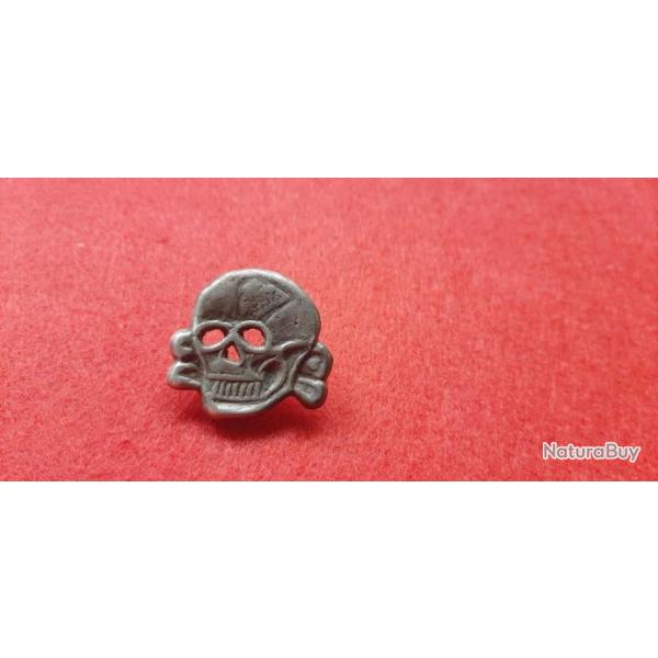 T�te de mort - Hauteur : 25 mm Largeur : 25 mm , deux attaches au dos de l'insigne