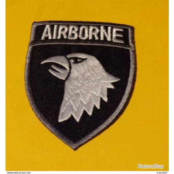 TISSU PATCH : AIRBORNE�AIGLE BLANC, DIAMETRE 8�CM , BON ETAT VOIR PHOTO . POUR TOUT RENSEIGNEMENT ME