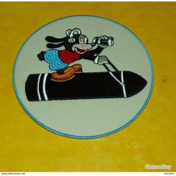 TISSU PATCH : ESCADRILLE DE BOMBARDEMENT AVEC MINNIE , DIAMETRE9CM , BON ETAT VOIR PHOTO . POUR T