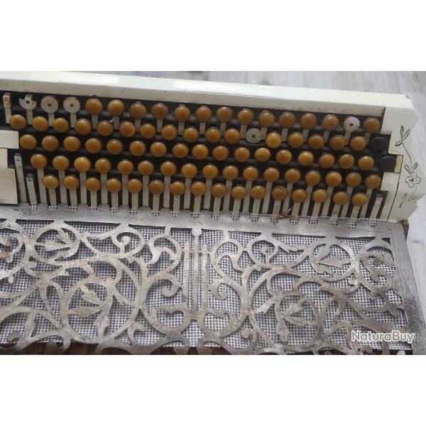 Accord�on D0 2�m.Ancien et fonctionnel., d'une grande maison Italienne.