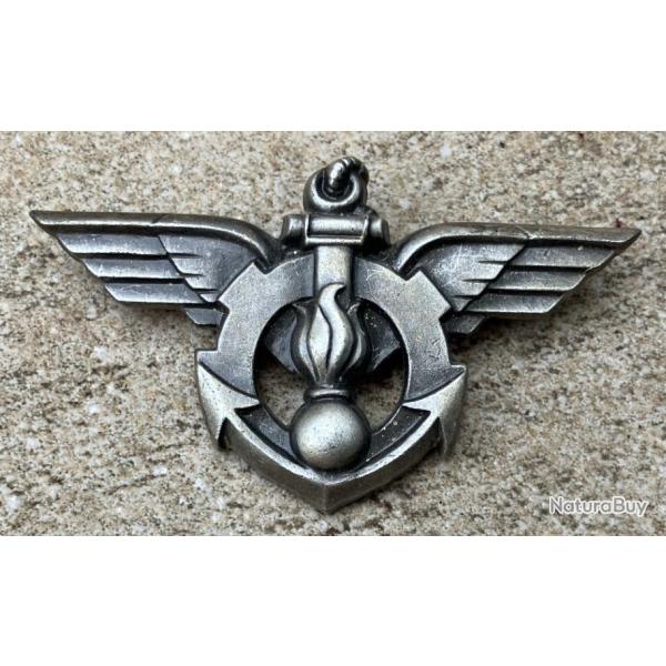 Action Sociale des Arm�es, m�tal argent� embouti, Paris en haut