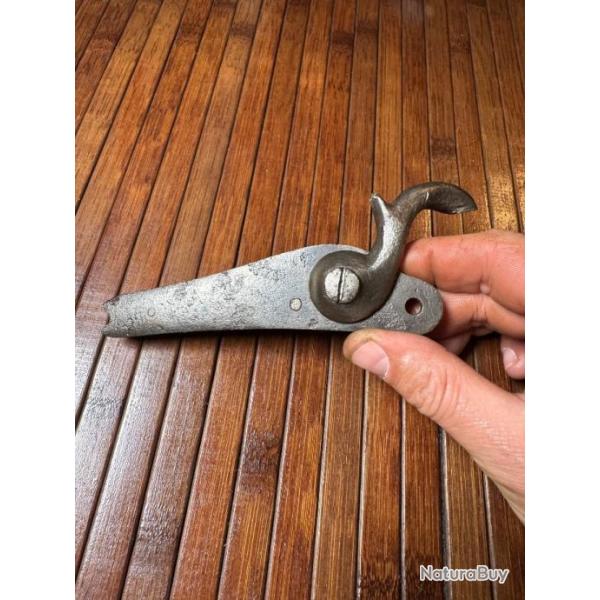 PLATINE R�GLEMENTAIRE A PERCUSSION RESSORT ET CHIEN NOMBREUX MARQUAGES