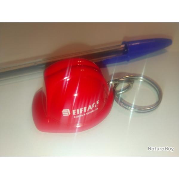 Porte clef : casque de chantier rouge - Eiffage.
