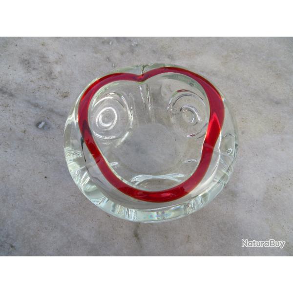 Ancien grand cendrier vide poche en verre souffl� translucide et color� rouge (Vers 1960-70)