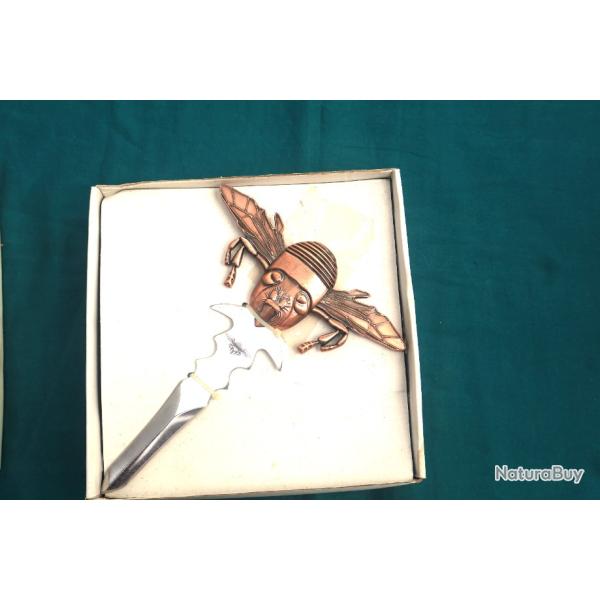 Couteaux d�coratif sur socle ( Livr� par Happy post 11�)