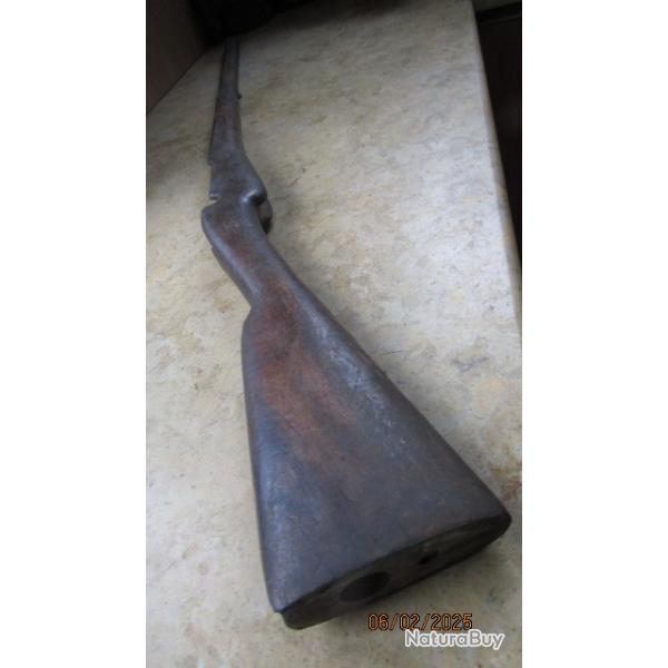 bois crosse lebel Berthier  M17 (mod�le long), inscription c�t� d'1 r�sistant + matricule TBE