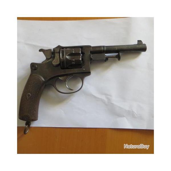 REVOLVER 1887- 1889/1890 du commerce ''d�p�t de Paris''.