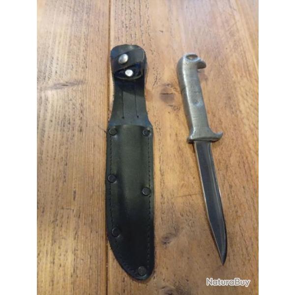 WW1 Allemagne Poignard de tranch�e/Couteau de type "Corps Franc" Manche en Zamac