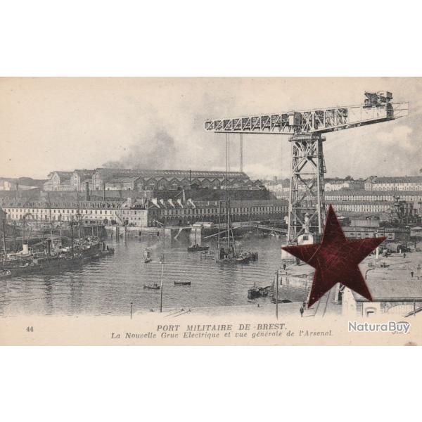 CPA -  Port Militaire de Brest ,La Nouvelle Grue Electrique et vue generale de l'Arsenal. N�626