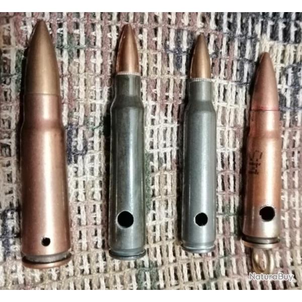 1 lot de 4 munitions militaires neutralis�es 7.62x39 porte clef et 5.656