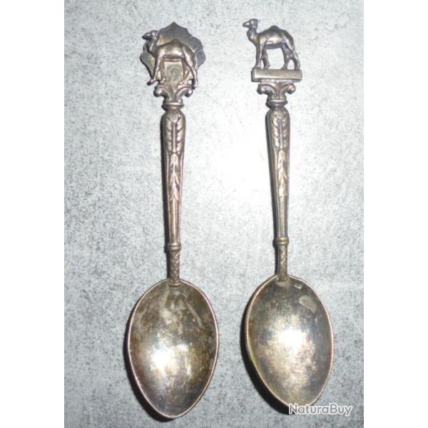 LOT ANCIEN 2 PETITE CUILLERE de COLLECTION SOUVENIR de VOYAGE CHAMEAU DROMADAIRE ORIENTAL