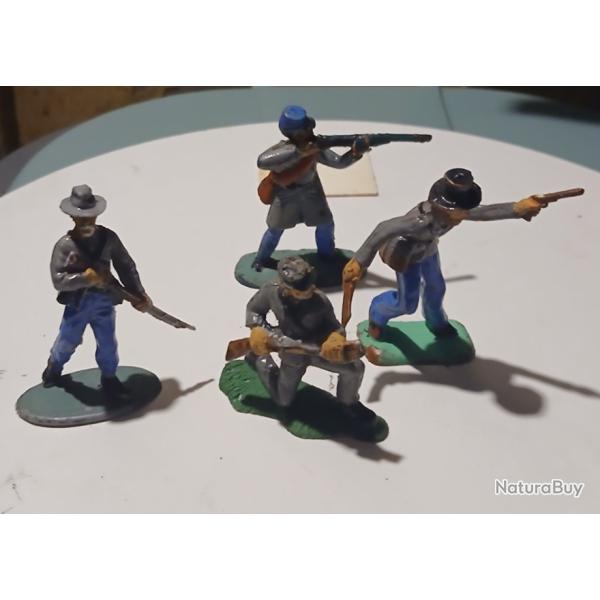 LOT DE 4 SOLDATS SUDISTES EN PLASTIQUE, 1/32 �me