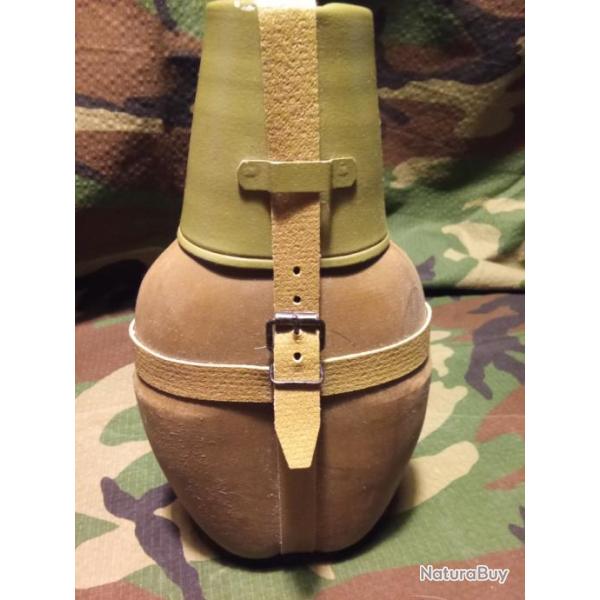 Gourde plastique+quart aluminium Arm�e Est-allemande, deuxi�me mod�le