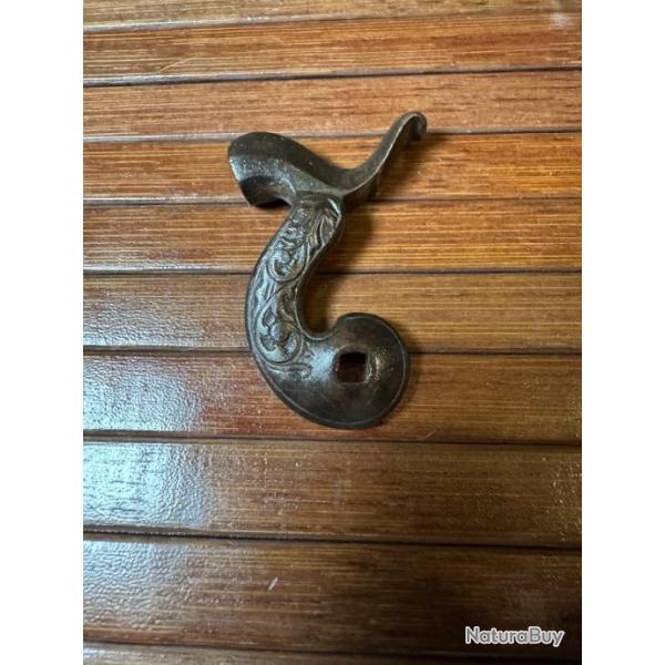 CHIEN GRAV� GAUCHE PERCUSSION