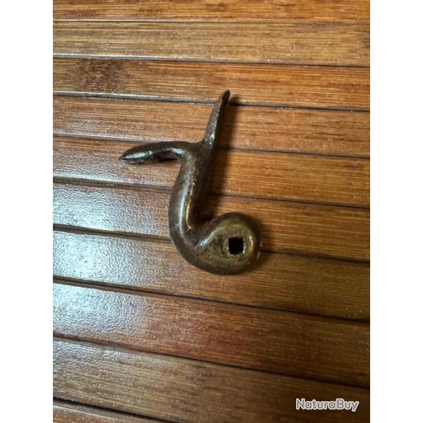 CHIEN GAUCHE A BROCHE