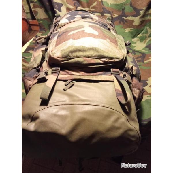 Sac � dos r�glementaire de l'arm�e Fran�aise , mod�le F2 , 120 L camouflage Centre Europe