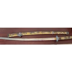 Katana original KOJI SUKEDA  ( +-1900 ) fourreau enti&egrave;rement d&eacute;cor&eacute; laiton/ argent