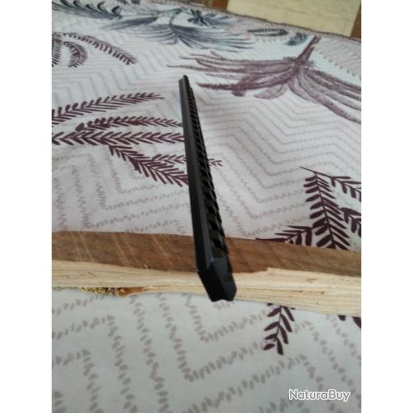 Vends rail genre picatinny 21 longueur 255 mm
