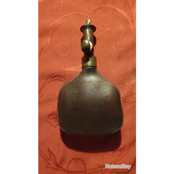 Poire � plombs, ou poire � poudre, sign�e Boche � Paris