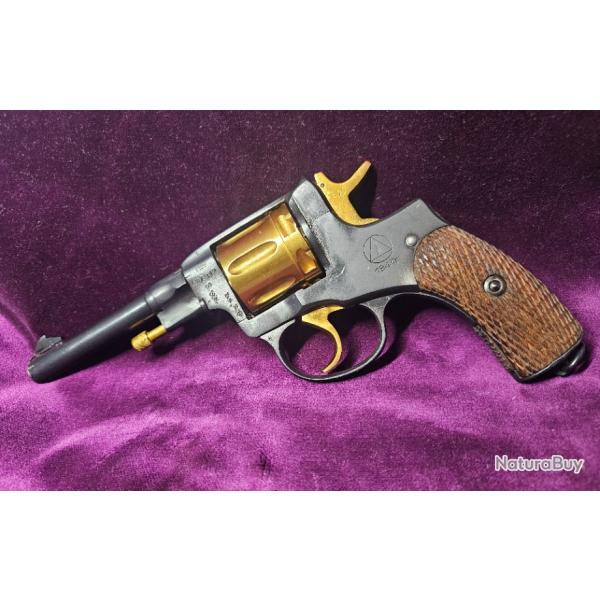 RUSSIE, Revolver Nagant 1895, Izhevsk, 1944, Calibre 7,62Nagant, Cat B