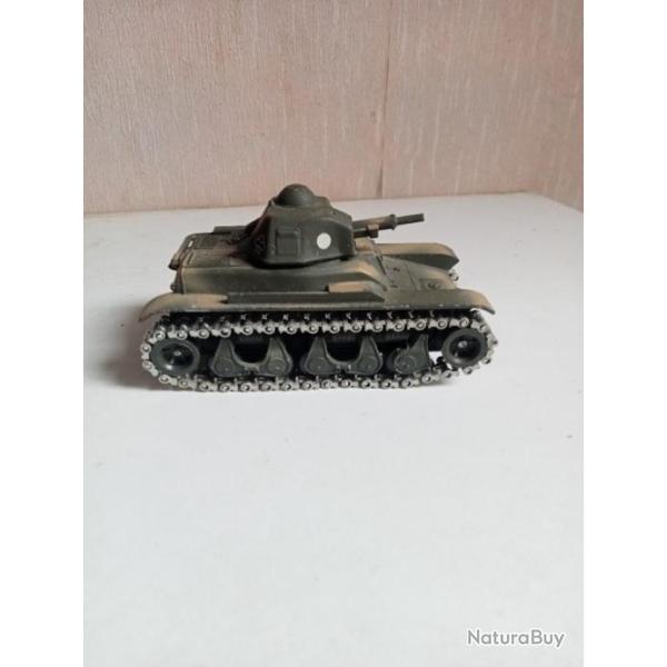 char solido renault R35 n�233 1/73 17