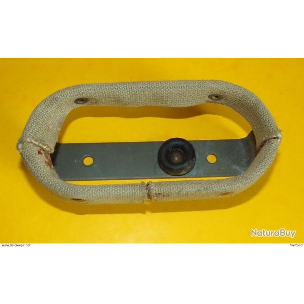 SUPPORT POUR LA CROSSE DU FAMAS A FIXER DANS UN VEHICULE MILITAIRE TYPE JEEP OU DODGE ,�GMC , VAB� E