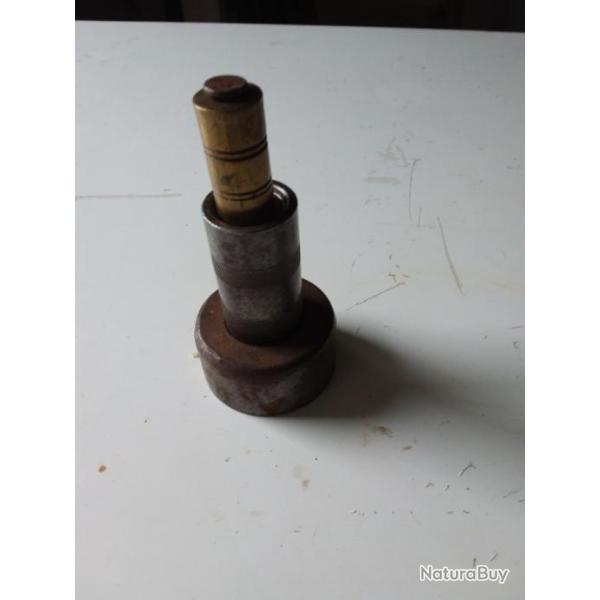 Un lot de 4 Pieces,  d�samorceur et r�amorceur  en laiton, un recallbreur sur son tat en cal 16x70