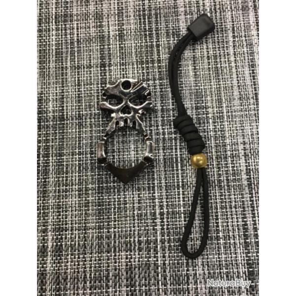 Sautoir ��doigt am�ricain �� en laiton �maill�