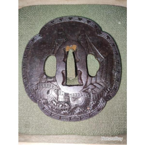 Tsuba japon antique en fer  pour katana ou wakizashi d�cor deux navires portugais