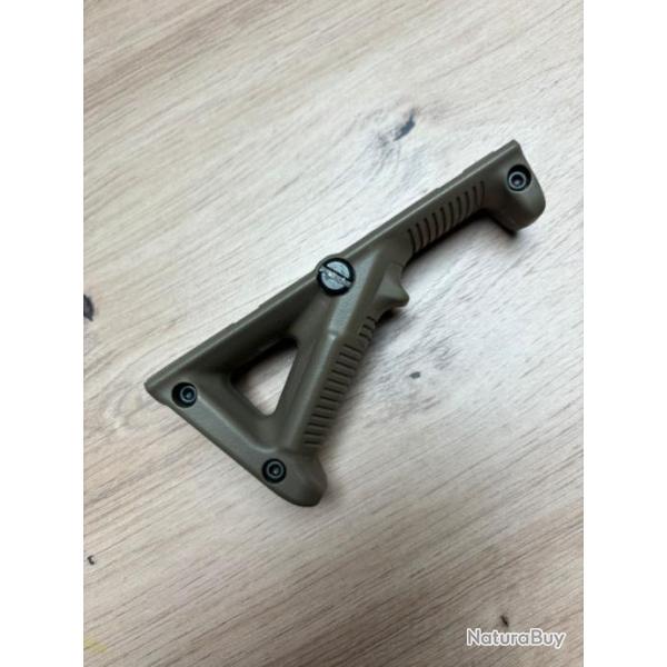 Poigne incline pour rail pica RAL8000