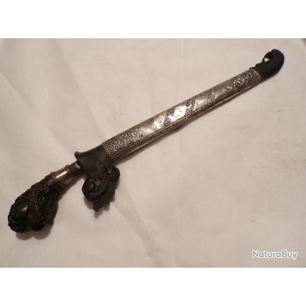 Superbe poignard d'Indon�sie � t�te d'aigle fin XIX �me
