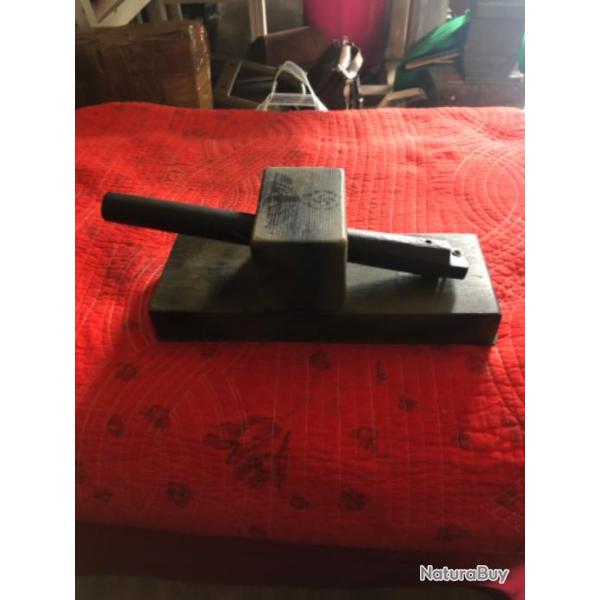 Canon, poudre noire il s'agit d'un canon de fusil � silex Couper est install� dans une pi�ce de bois