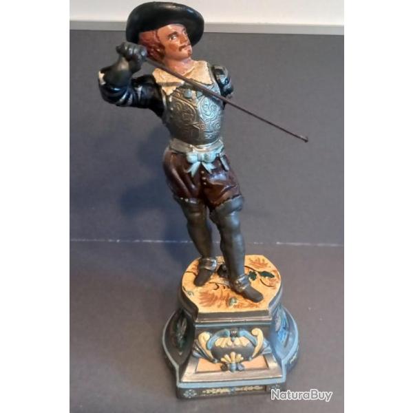 Sculpture en bronze ou m�tal de mousquetaire peint mains - 2.8 kg - 35 cm -