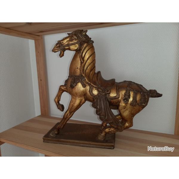 Superbe sculpture cheval chinois Tang en terre cuite. Copie ancienne de tr�s belle qualit�. Chine