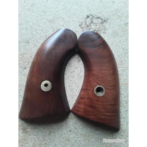 Plaquettes de Crosse Remington 44 army. Certainement UBERTI ou fabrication UBERTI. Neuves.