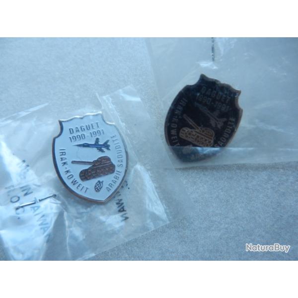 lot de deux pin's insignes op�ration Daguet