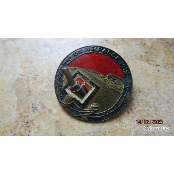 insigne b�ret ligne Maginot WW2 �mail rouge artillerie seconde guerre arm�e Fran�aise FR