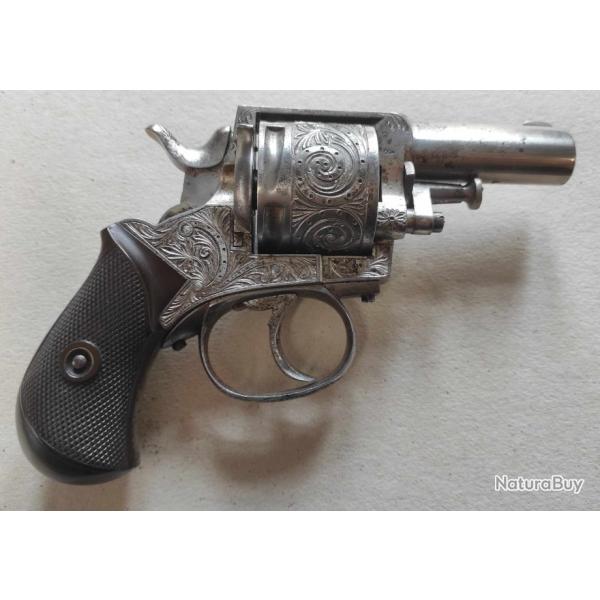 Revolver british bulldog grav� calibre 450